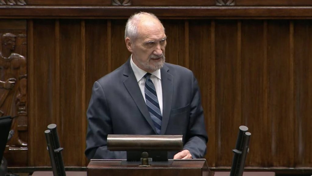 Macierewicz